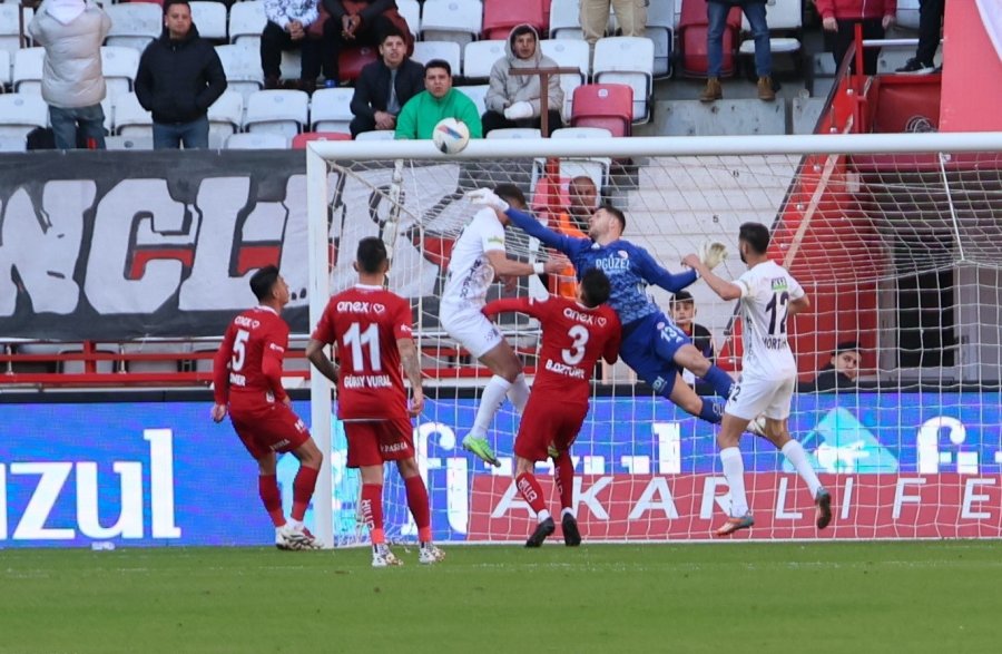 Trendyol Süper Lig: Antalyaspor: 2 - Kasımpaşa: 0 (ilk Yarı)