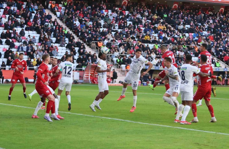 Trendyol Süper Lig: Antalyaspor: 2 - Kasımpaşa: 0 (ilk Yarı)