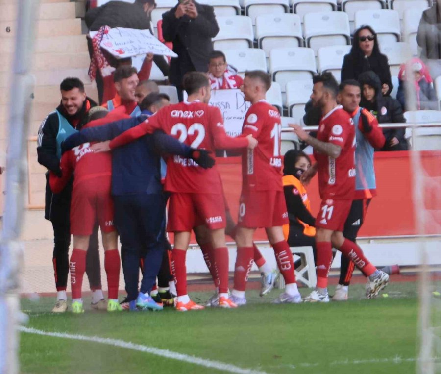 Trendyol Süper Lig: Antalyaspor: 2 - Kasımpaşa: 0 (ilk Yarı)