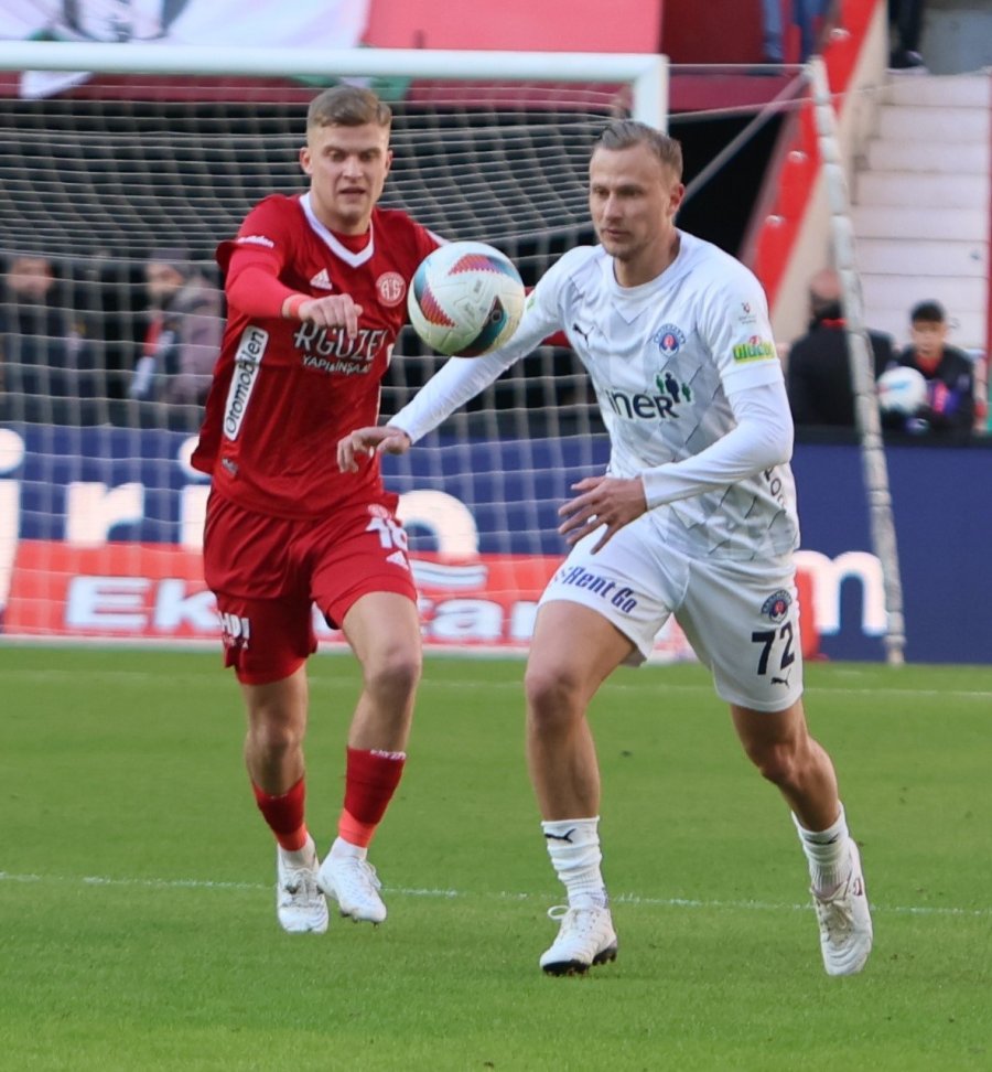 Trendyol Süper Lig: Antalyaspor: 2 - Kasımpaşa: 0 (ilk Yarı)