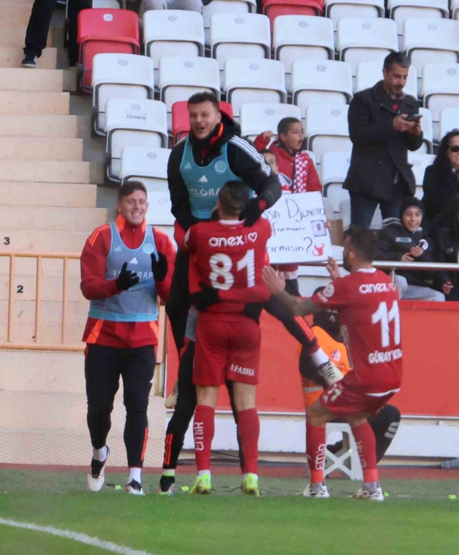 Trendyol Süper Lig: Antalyaspor: 2 - Kasımpaşa: 0 (ilk Yarı)