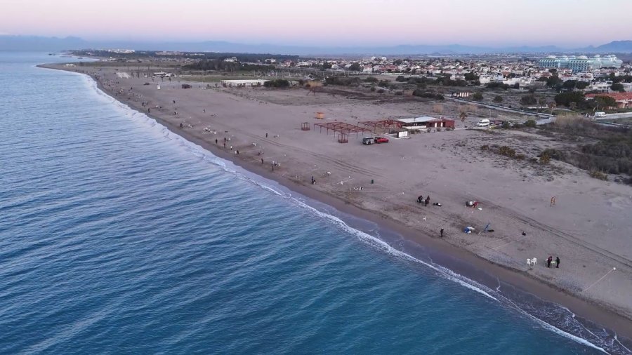 Antalya’da Kıyıdan Balık Yakalama Turnuvası