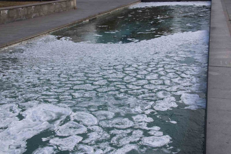 Kayseri Dondu, Süs Havuzları Buz Tuttu