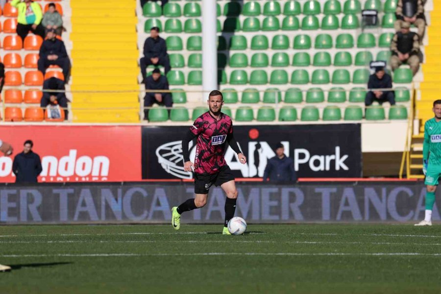 Trendyol Süper Lig: Alanyaspor: 0 - Adana Demirspor: 2 (ilk Yarı)