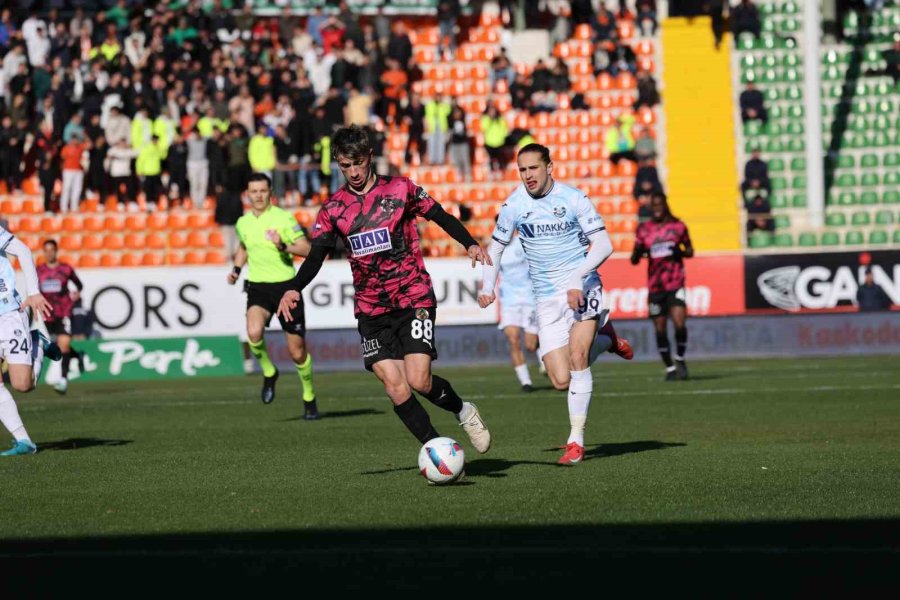 Trendyol Süper Lig: Alanyaspor: 0 - Adana Demirspor: 2 (ilk Yarı)