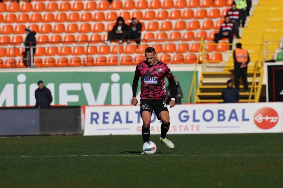 Trendyol Süper Lig: Alanyaspor: 0 - Adana Demirspor: 2 (ilk Yarı)