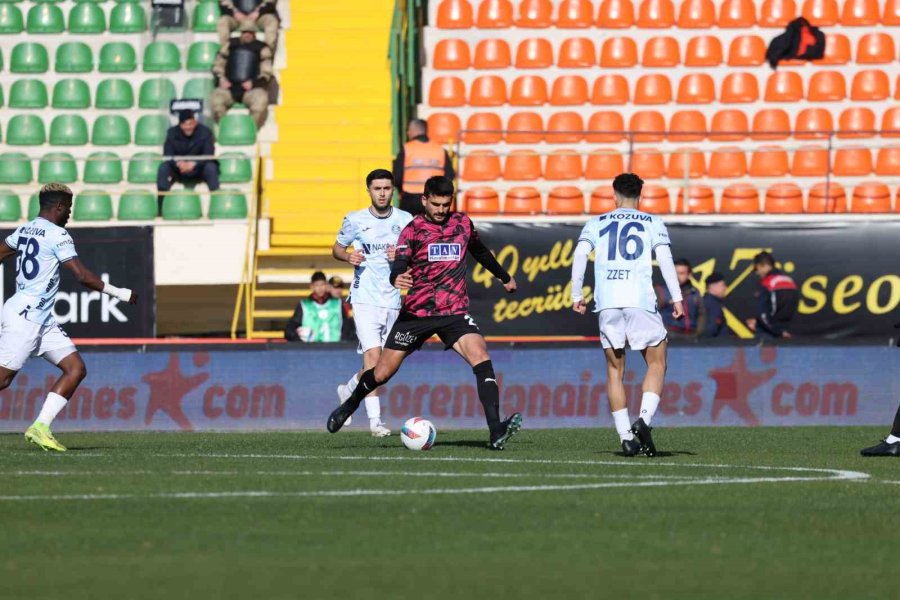 Trendyol Süper Lig: Alanyaspor: 0 - Adana Demirspor: 2 (ilk Yarı)