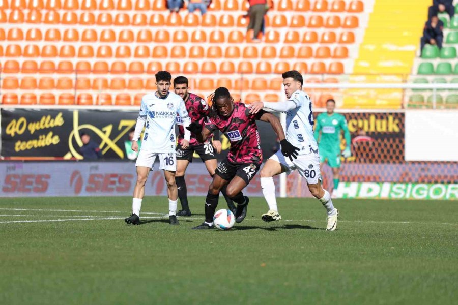 Trendyol Süper Lig: Alanyaspor: 0 - Adana Demirspor: 2 (ilk Yarı)