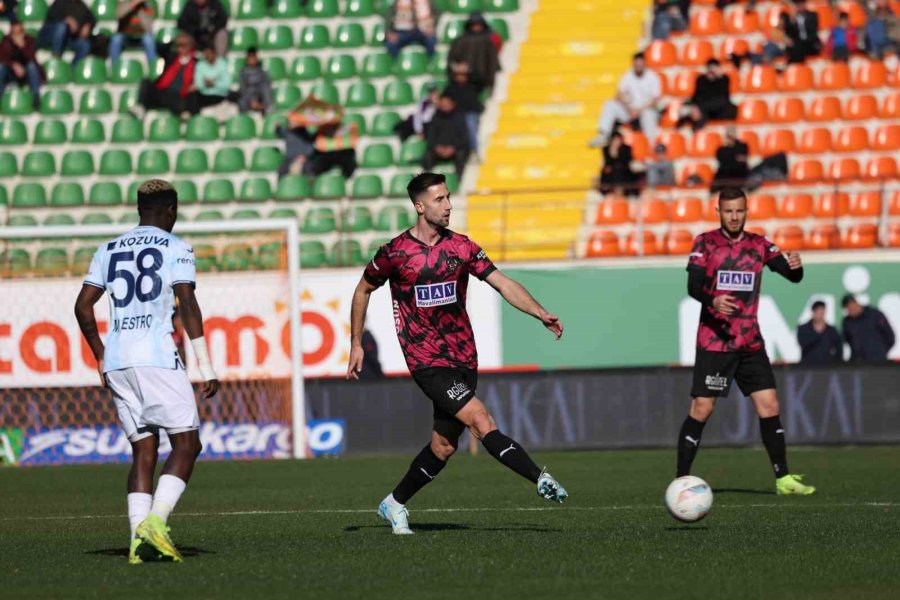 Trendyol Süper Lig: Alanyaspor: 0 - Adana Demirspor: 2 (ilk Yarı)