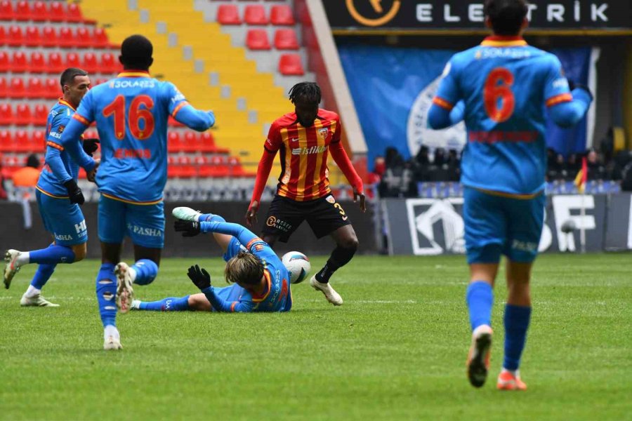 Trendyol Süper Lig: Kayserispor: 1 - Göztepe: 0 (ilk Yarı)