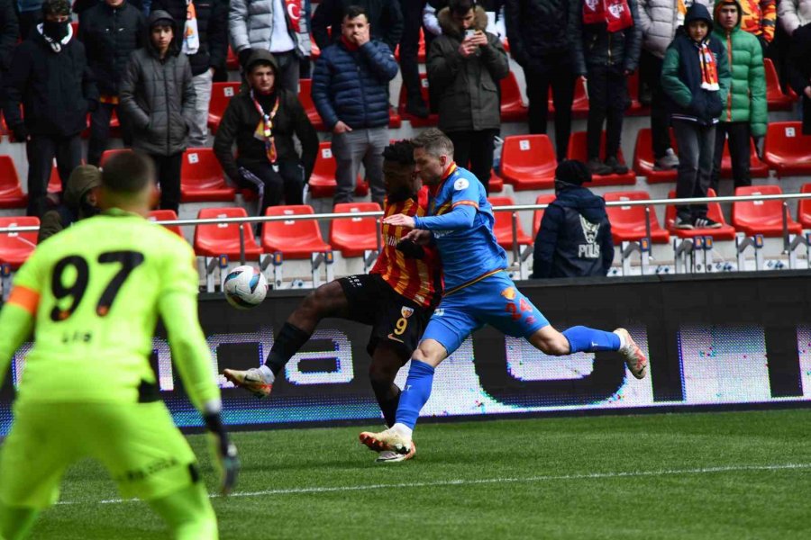 Trendyol Süper Lig: Kayserispor: 1 - Göztepe: 0 (ilk Yarı)