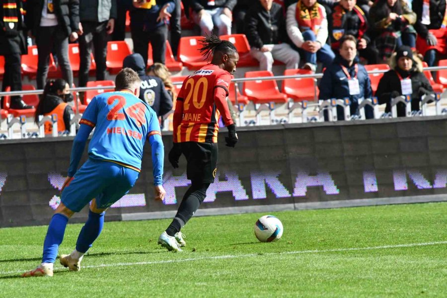 Trendyol Süper Lig: Kayserispor: 1 - Göztepe: 0 (ilk Yarı)