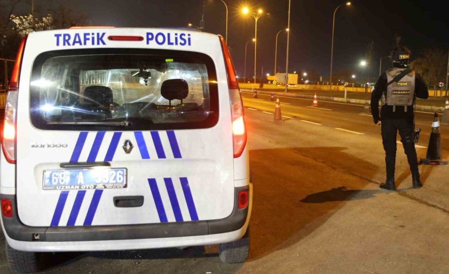 Aksaray Polisinden Eksi 12 Derecede Denetim