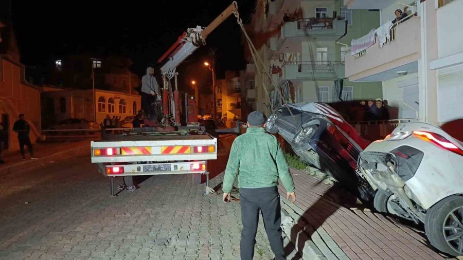 Uyuşturucu Etkisinde Otomobilde Sızdı, Karşısında Polisleri Görüp Gaza Basınca Ortalığı Savaş Alanına Döndürdü