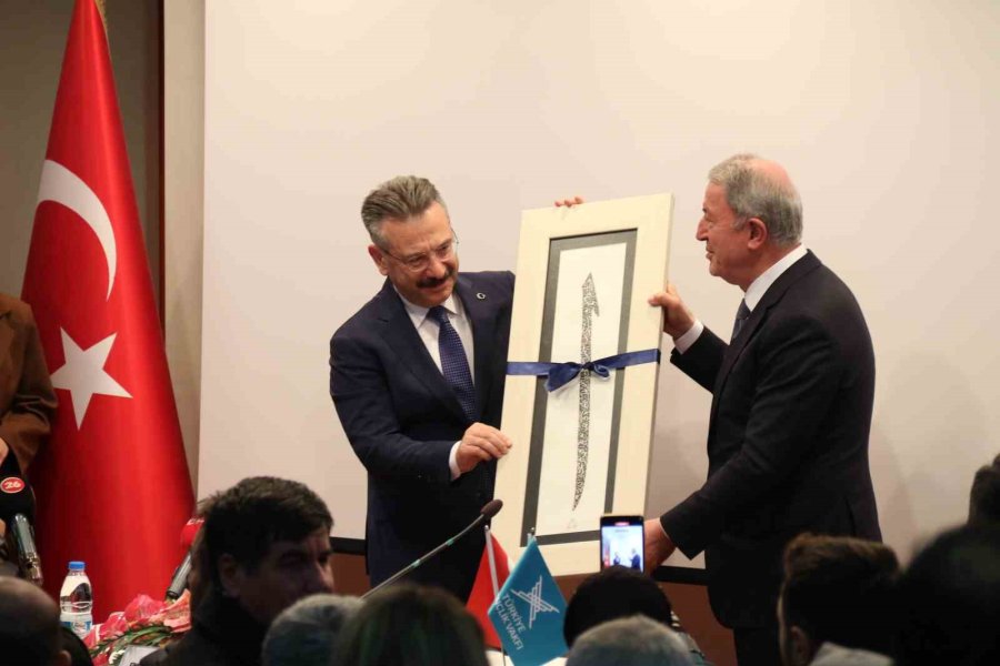 Hulusi Akar Dijital Teröre Dikkat Çekti