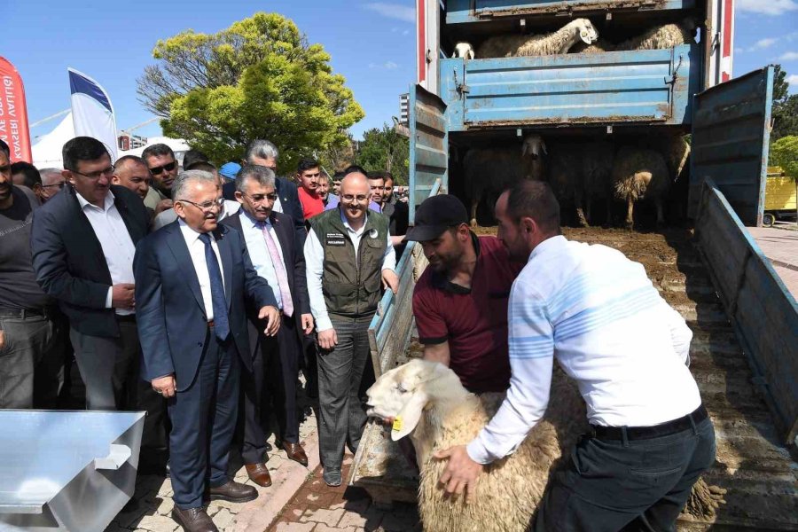 Kayseri Büyükşehir Belediyesi’nden Tarımsal Üreticiye 783 Milyon Tl’lik Dev Destek