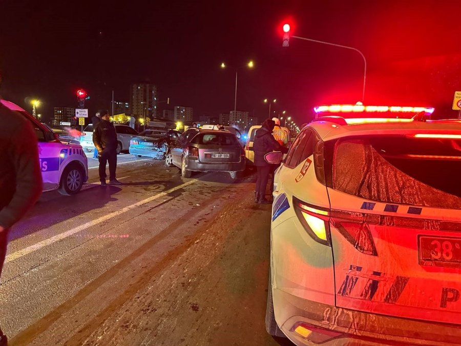 Kayseri’de Zincirleme Kaza: 1 Yaralı