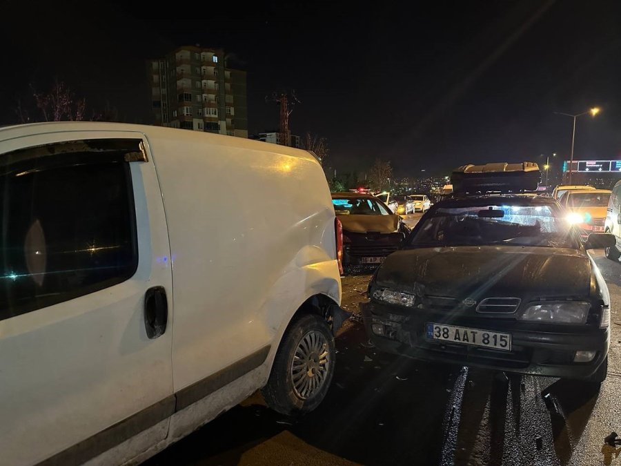 Kayseri’de Zincirleme Kaza: 1 Yaralı