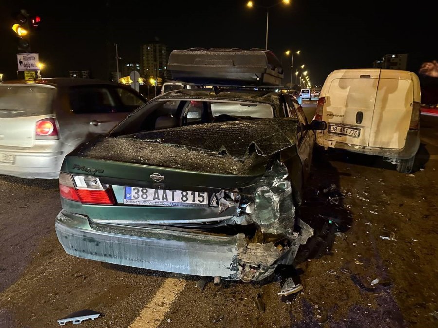 Kayseri’de Zincirleme Kaza: 1 Yaralı