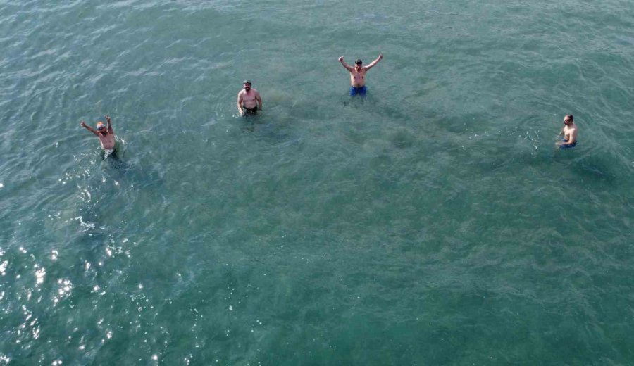 Sibirya Soğukları Onları Etkilemedi, Kış Günü Deniz Keyfi