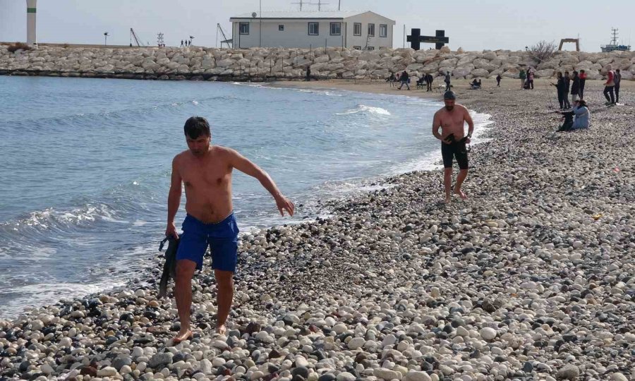 Sibirya Soğukları Onları Etkilemedi, Kış Günü Deniz Keyfi