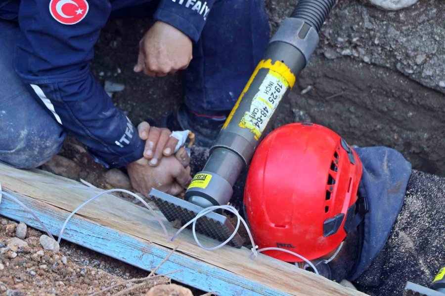 Toprak Altında Kalan İşçi İçin Seferber Oldular