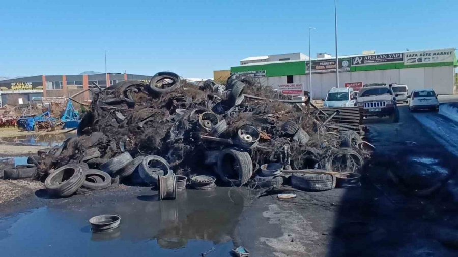 Sanayi Sitesinde Çıkan Yangının Verdiği Zarar Hava Aydınlanınca Ortaya Çıktı