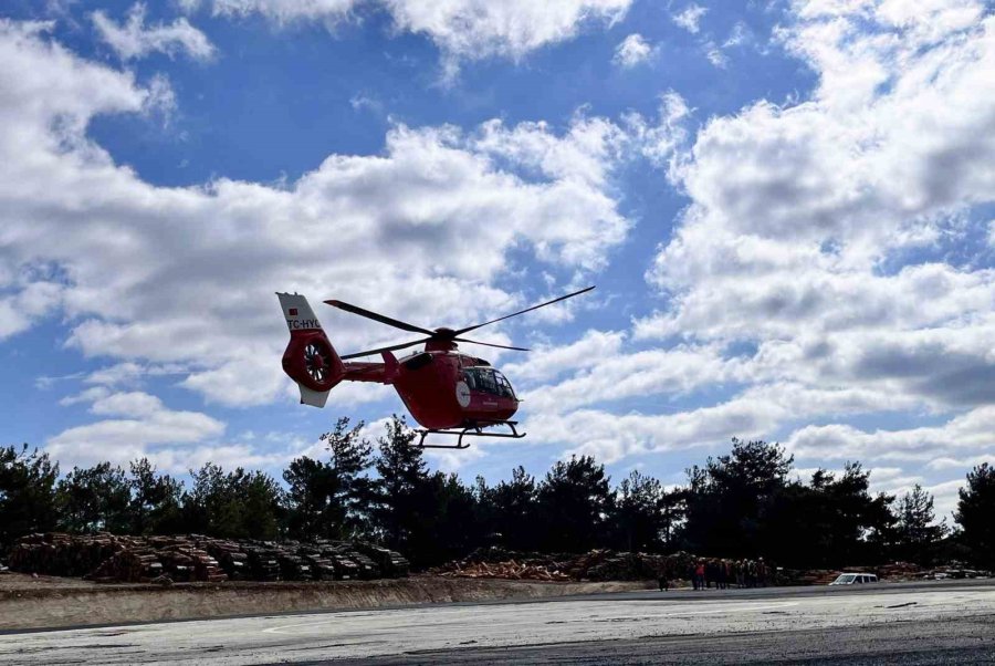 Mersin’de Erken Dünyaya Gelen ’ikiz Bebekler’ Helikopter Ambulansla Nakledildi