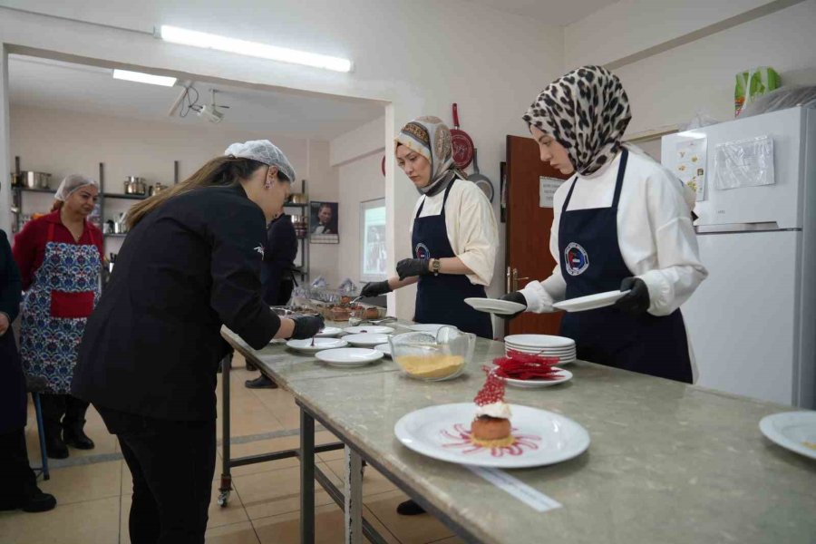 Niğde’de Kursiyerler Aldıkları Türk Mutfağı Eğitimi İle Usta Aşçı Oluyor