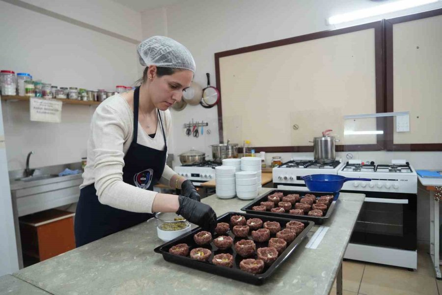 Niğde’de Kursiyerler Aldıkları Türk Mutfağı Eğitimi İle Usta Aşçı Oluyor