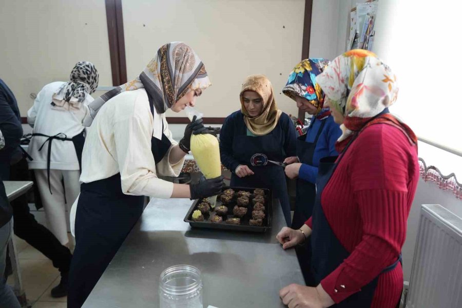 Niğde’de Kursiyerler Aldıkları Türk Mutfağı Eğitimi İle Usta Aşçı Oluyor