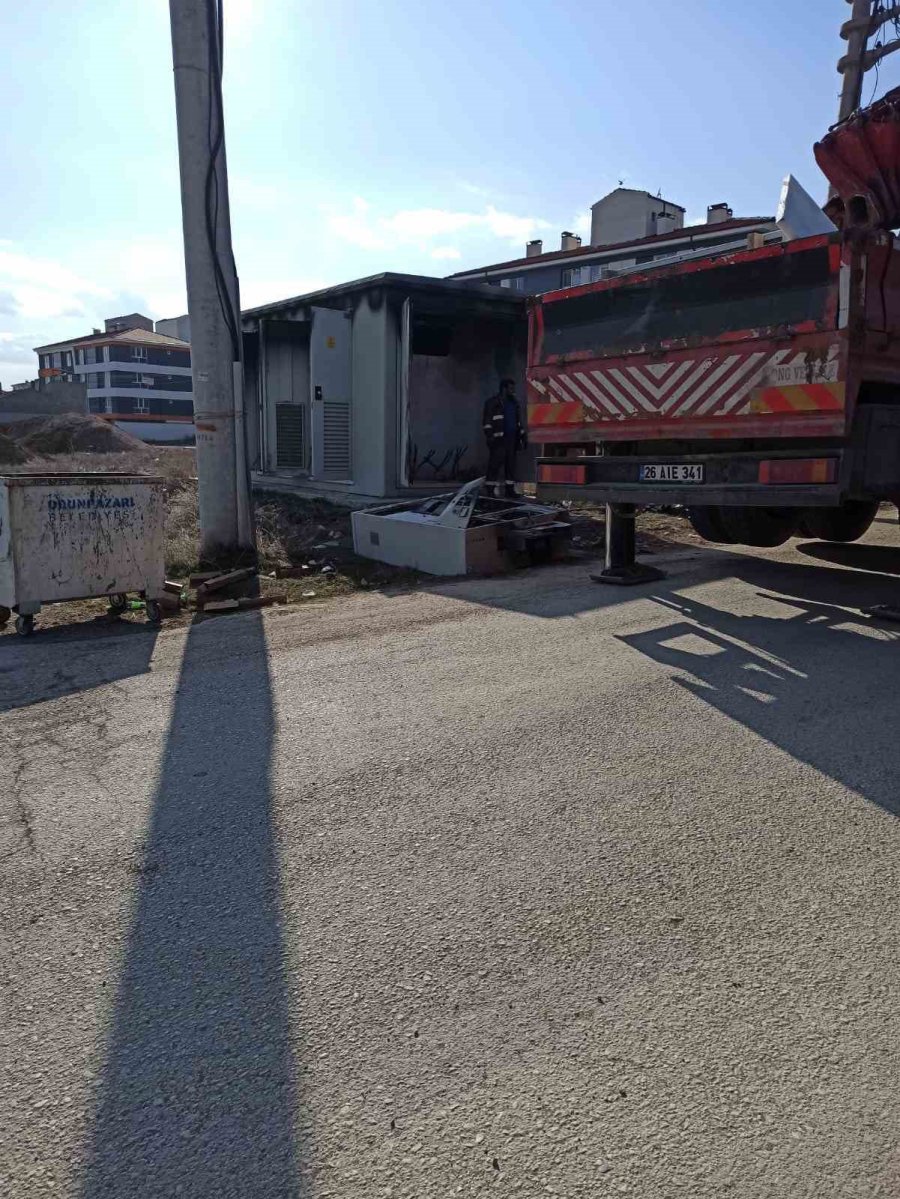 Eskişehir’de Trafo Yangını Korkuttu