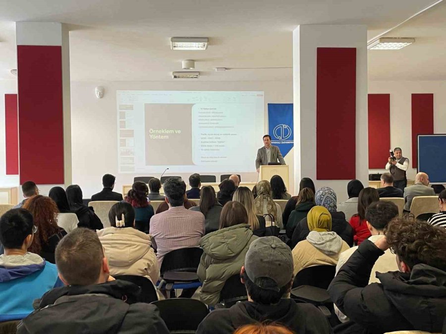 Anadolu Üniversitesi’nde ’eğitim Haberciliği’ Paneli