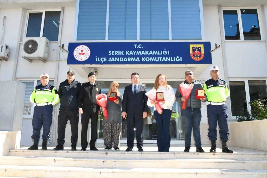 Antalya’da 5 Yıl Trafik Kuralı İhlali Yapmayan Örnek Sürücülere Ödül