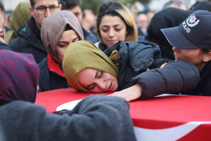 Kazada Şehit Olan Polis Memuru Memleketine Uğurlandı