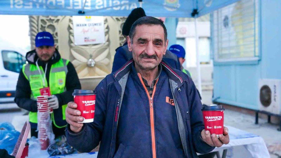 Tarsus’ta Soğuk Kış Günlerinde Vatandaşlara Sıcak Çorba İkramı