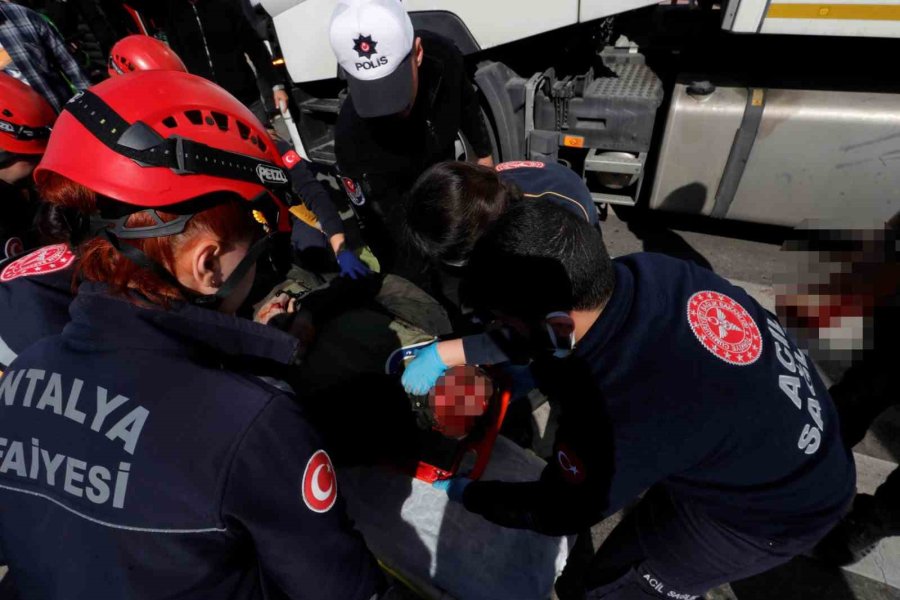 Yolun Karşısına Geçmek İsterken Tırın Altında Kalan Yaşlı Adamdan Acı Haber