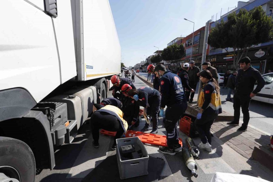 Yolun Karşısına Geçmek İsterken Tırın Altında Kalan Yaşlı Adamdan Acı Haber