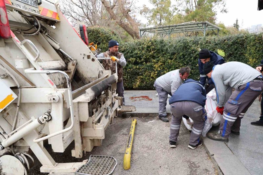 Antalya’da Çuval İçerisinde Şehirlerarası Otobüsle Gönderilen 1,5 Ton Ciğer Ele Geçirildi