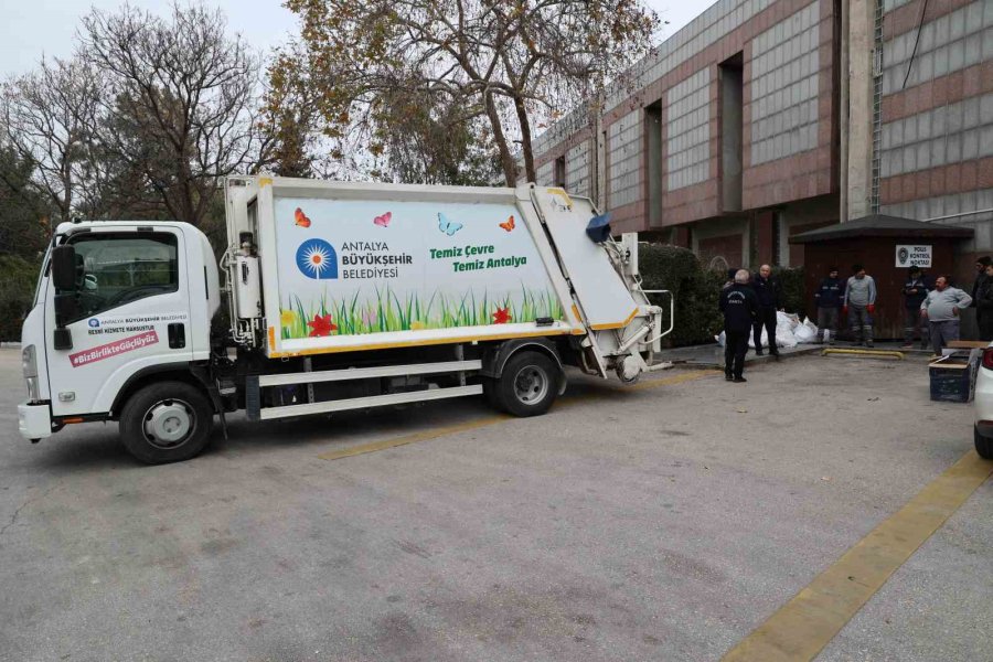 Antalya’da Çuval İçerisinde Şehirlerarası Otobüsle Gönderilen 1,5 Ton Ciğer Ele Geçirildi