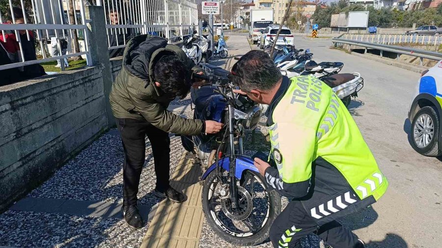 Antalya’da 11 Plakasız Motosiklete 132 Bin 513 Tl Para Cezası