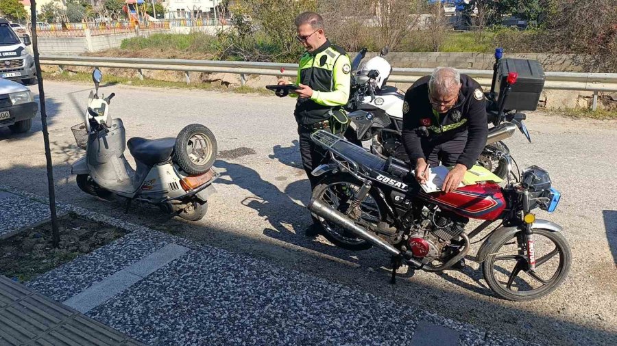 Antalya’da 11 Plakasız Motosiklete 132 Bin 513 Tl Para Cezası