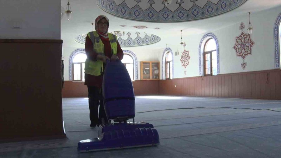 Kepez Belediyesi Ramazan Öncesi Cami Ve Cemevlerini Temizledi