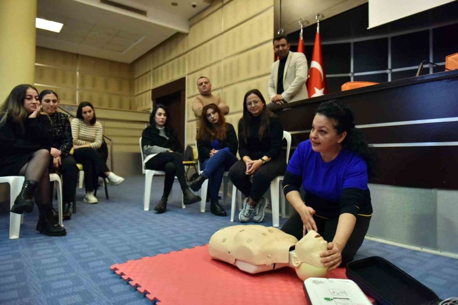 Kepez Belediyesi Personeline Sertifikalı İlk Yardım Eğitimi