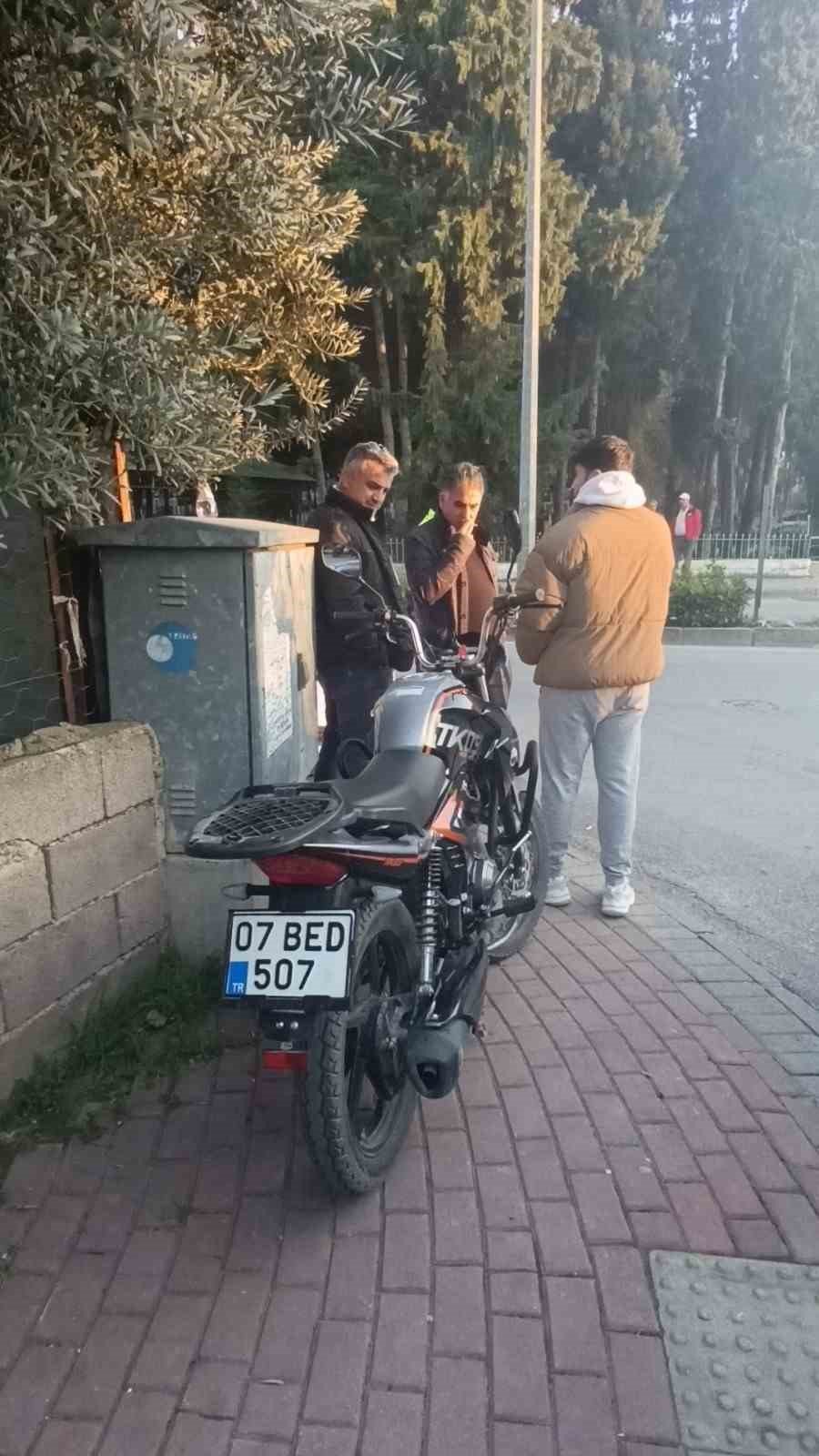 Manavgat’ta Motosikletle Otomobil Çarpıştı: 1 Yaralı