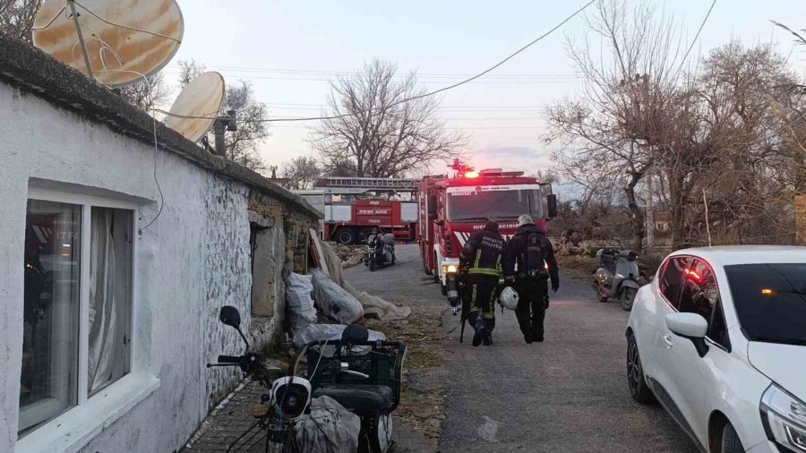 Elektrik Sayacı Patladı, Komşunun Müdahalesi Yangının Büyümesini Önledi