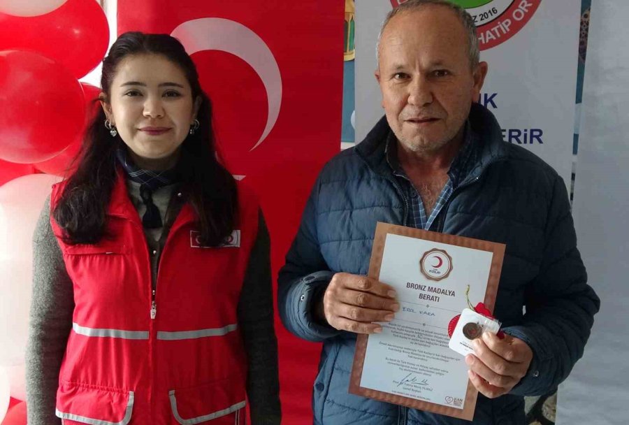 Veliler Kan Verdi Öğrenciler Madalya Kazandı