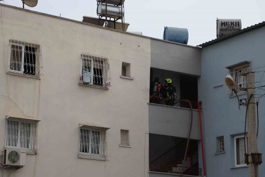 Mersin’de Ev Yangını İtfaiyenin Müdahalesiyle Söndürüldü