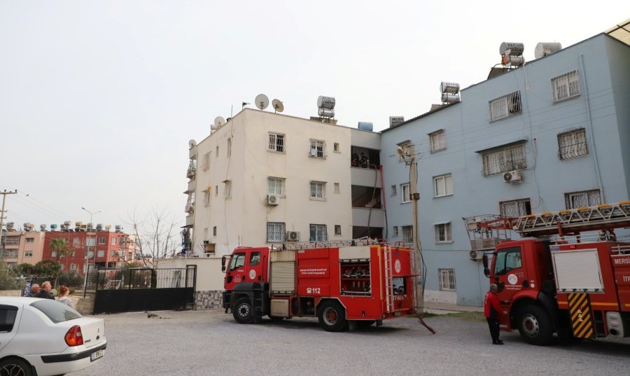 Mersin’de Ev Yangını İtfaiyenin Müdahalesiyle Söndürüldü