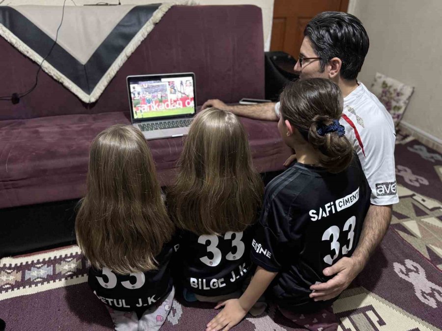 Beşiktaşlı Baba Takımına Olan Sevgisini Kızlarının İsimlerinde Yaşatıyor